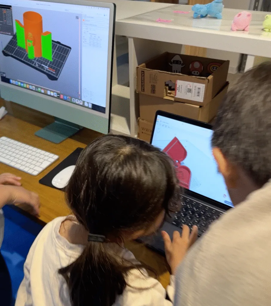 Tinkercadでデザインする児童