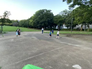 公園で遊ぶ子ども
